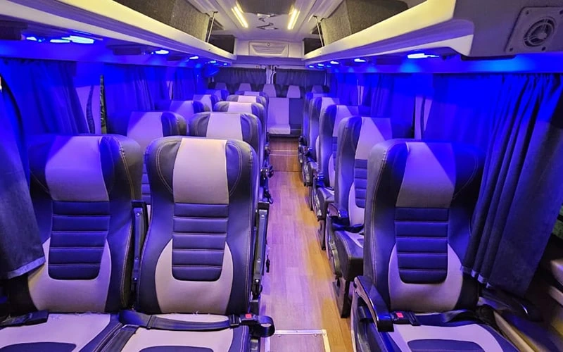 20-21 Seater Mini Bus on Rent in Delhi 1